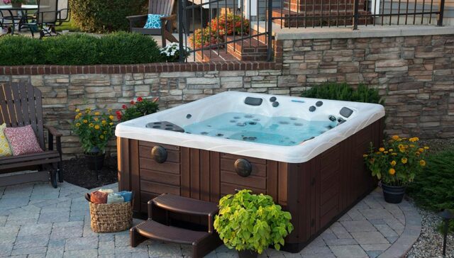 What Is The Difference Between A Hot Tub and A Jacuzzi Tub?