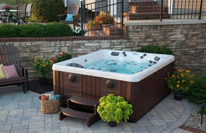 What Is The Difference Between A Hot Tub and A Jacuzzi Tub?