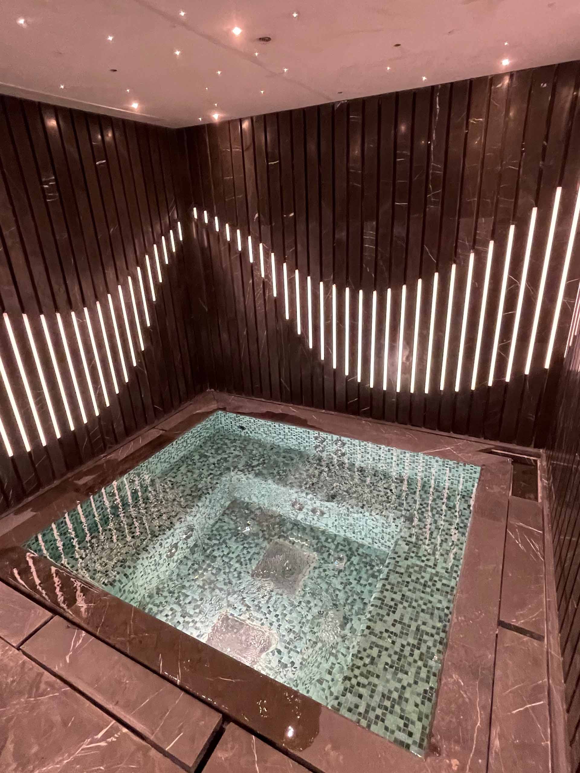 Dubai Elegance Unleashed - Purchase and install our jacuzzi masterpiece. Innovative design meets cost-effectiveness for a jacuzzi experience that's both opulent and reasonable.