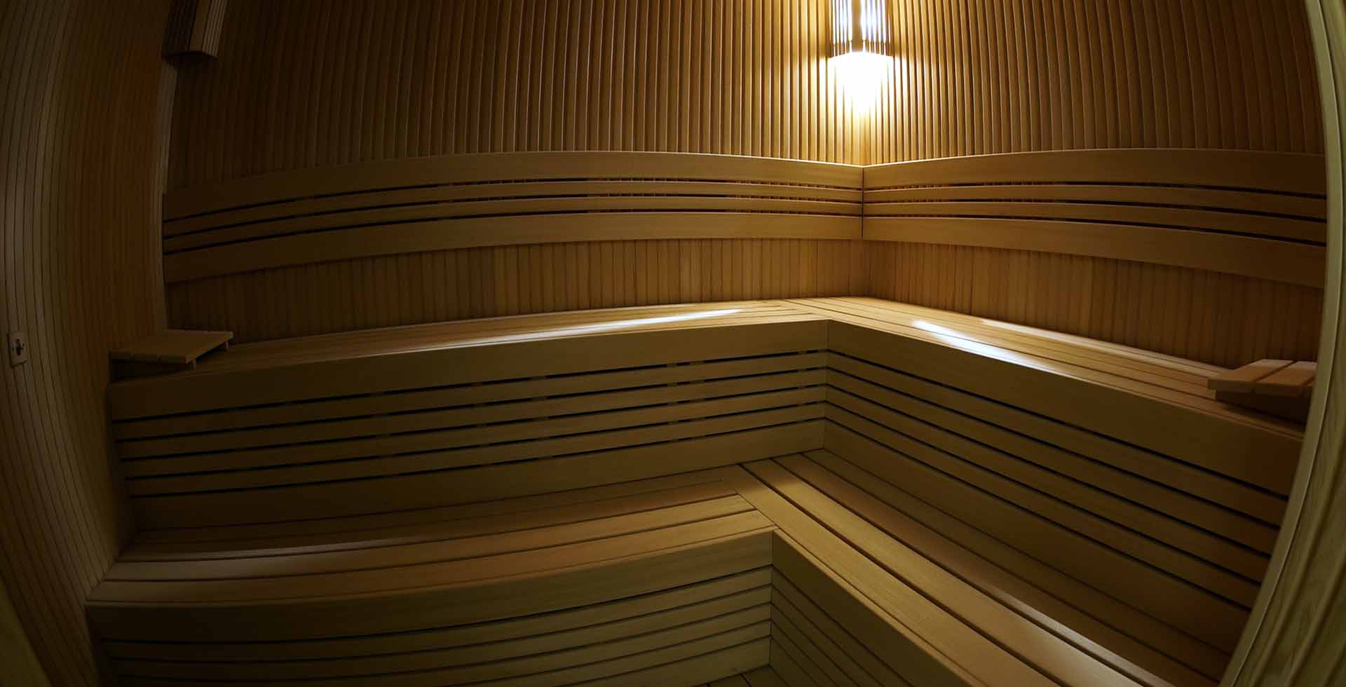 Sauna Dekor's captivating sauna in Eindhoven, a fusion of modern design and relaxation, where ambient lighting and refined architecture create an inviting atmosphere.