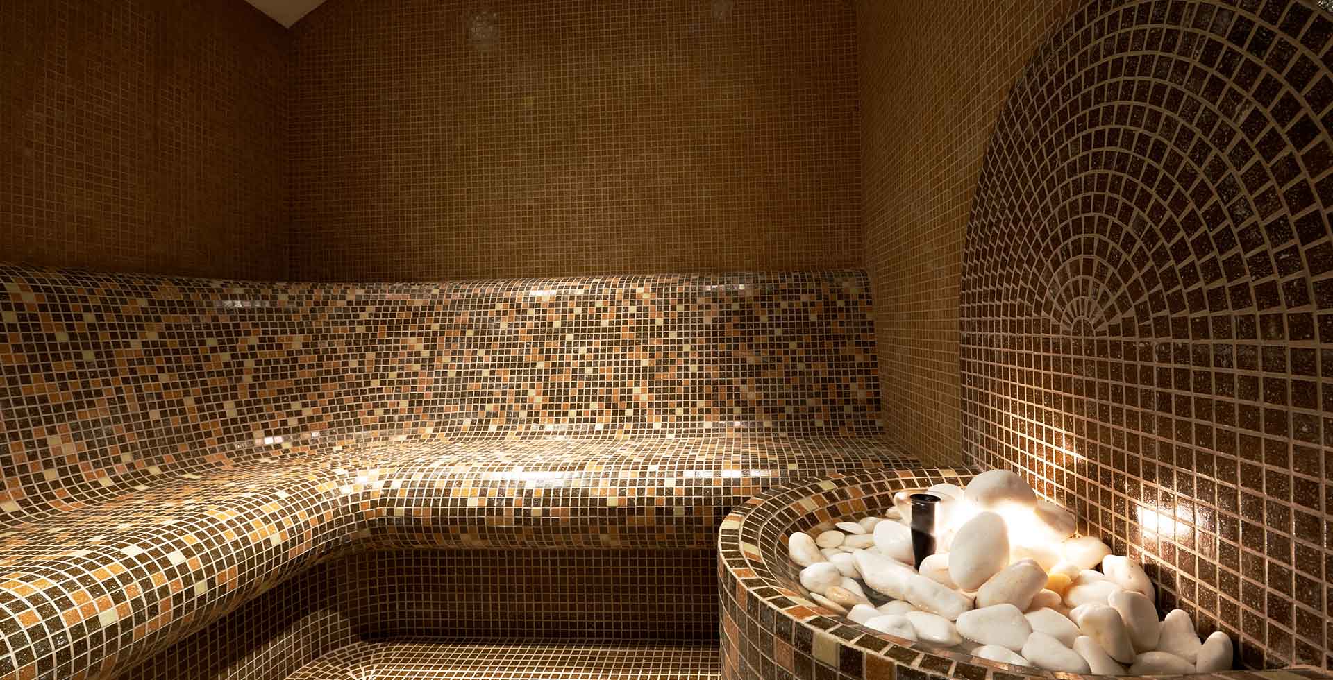 Schaffhausen Dampfbad: Crafted Steam Bath Artistry and Opulent Design